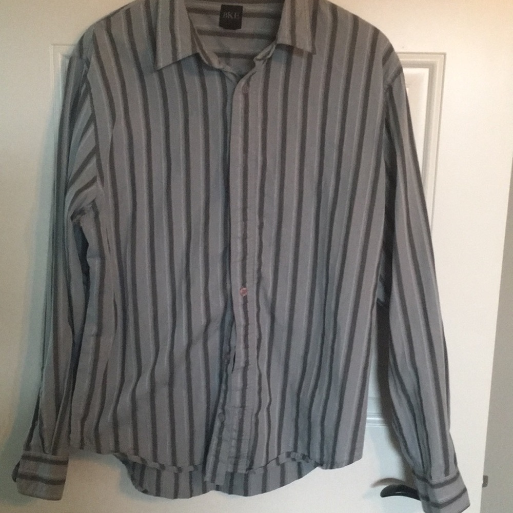 Great condition men’s XL button shirt.